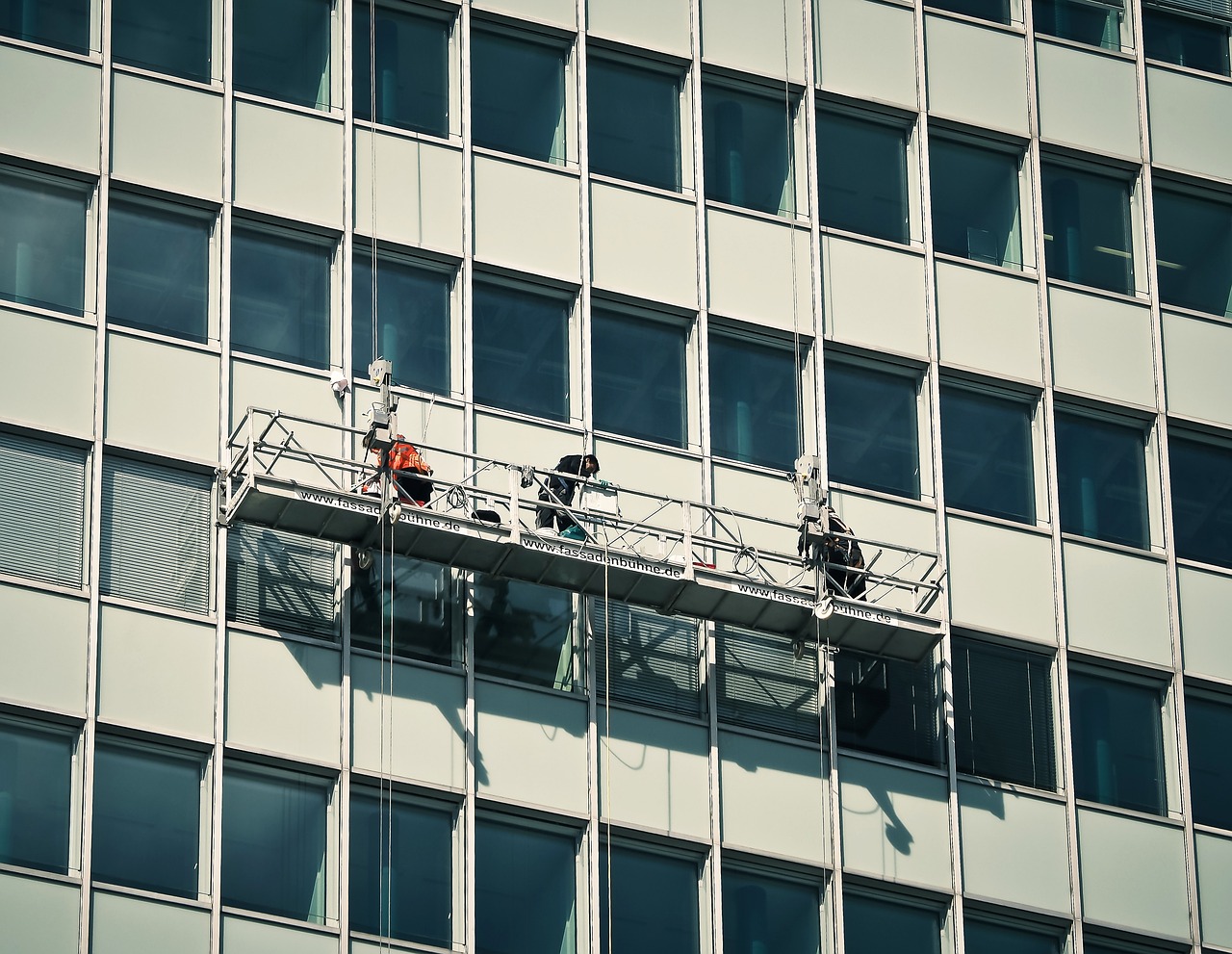 Construction Worker vs Bodybuilder: Who's Stronger?