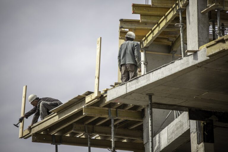 Las Vegas Construction Workers: Heroes of the Desert