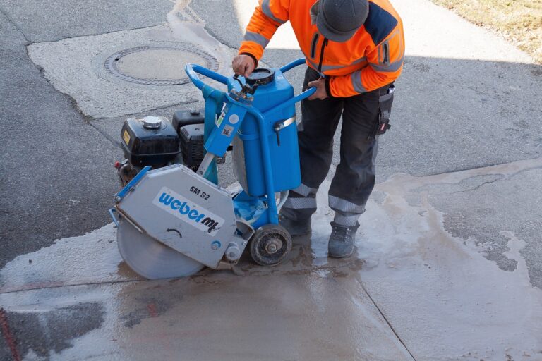 The Best Outfit Ideas for Girl Construction Workers